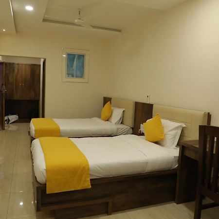 Hotel Balaji Palace Порбандар Екстериор снимка