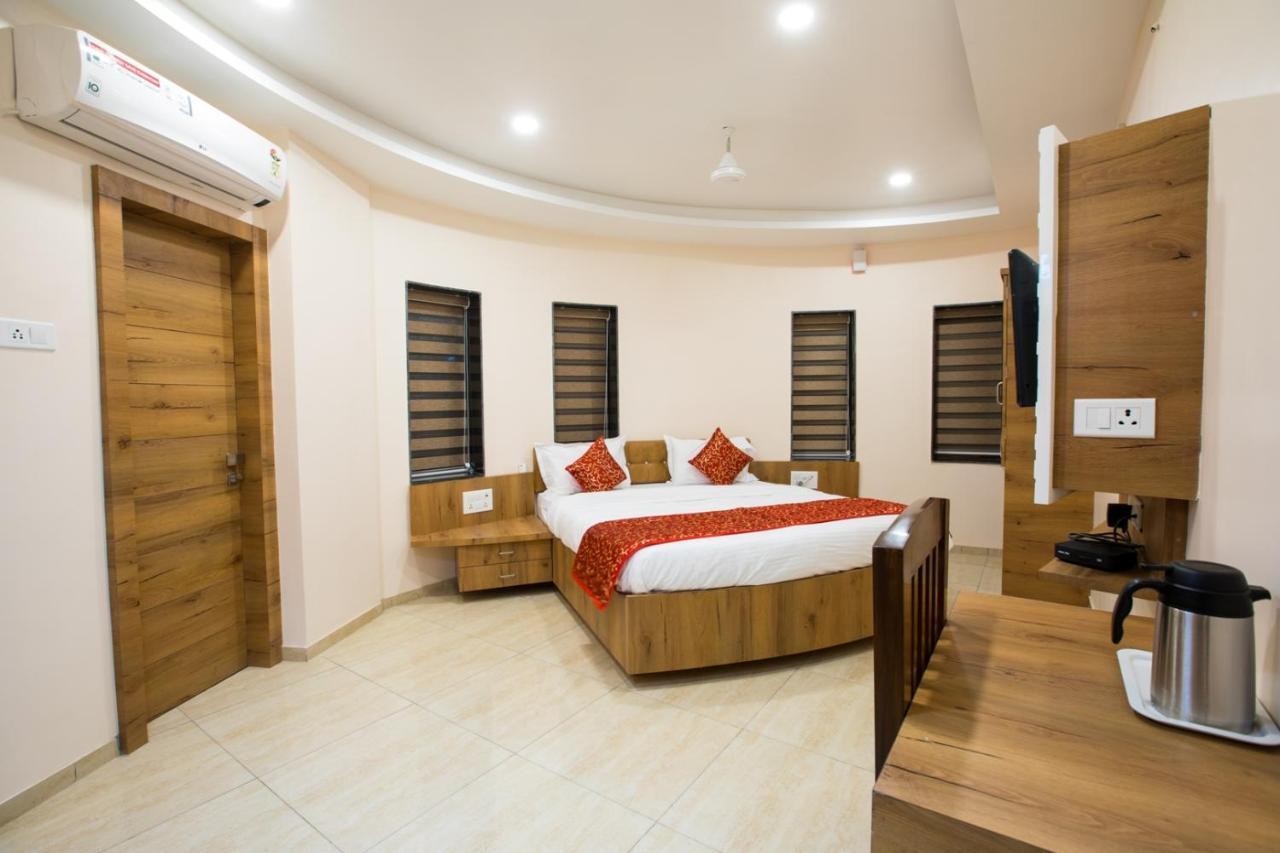 Hotel Balaji Palace Порбандар Екстериор снимка