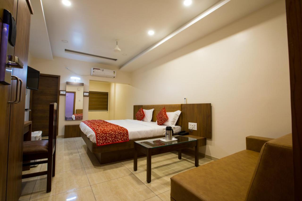 Hotel Balaji Palace Порбандар Екстериор снимка